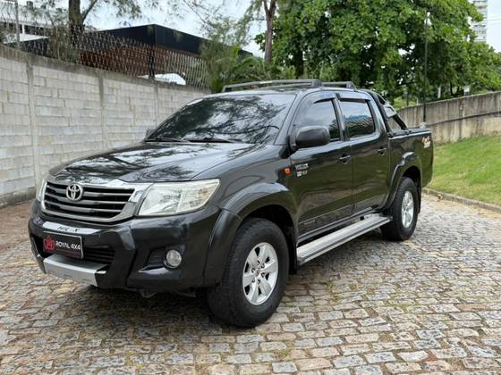 TOYOTA HILUX 2.7 SR 4X2 CD 16V FLEX 4P AUTOMÁTICO TOYOTA HILUX 2.7 SR 4X2 CD 16V FLEX 4P AUTOMÁTICO